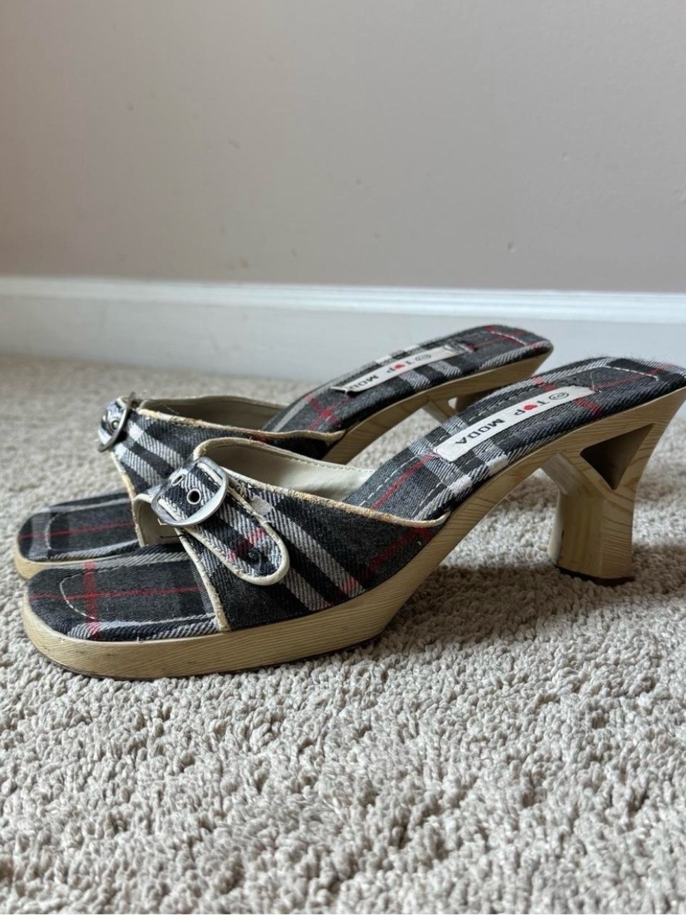 TOP Moda Black and Red Plaid Open-Toe Slide Heels with Buckle